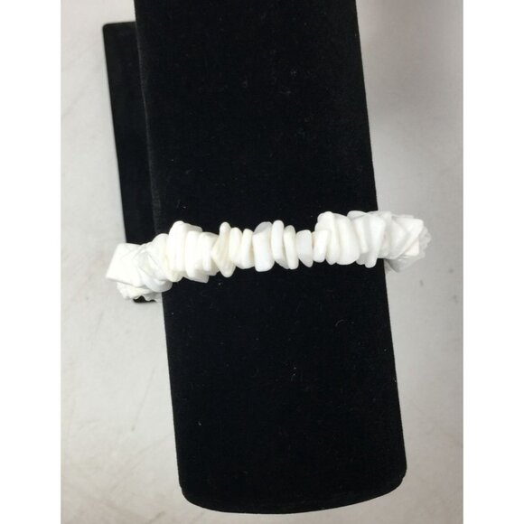 White Chunky Puka Shell Bohemian Style Bracelet - Picture 7 of 7